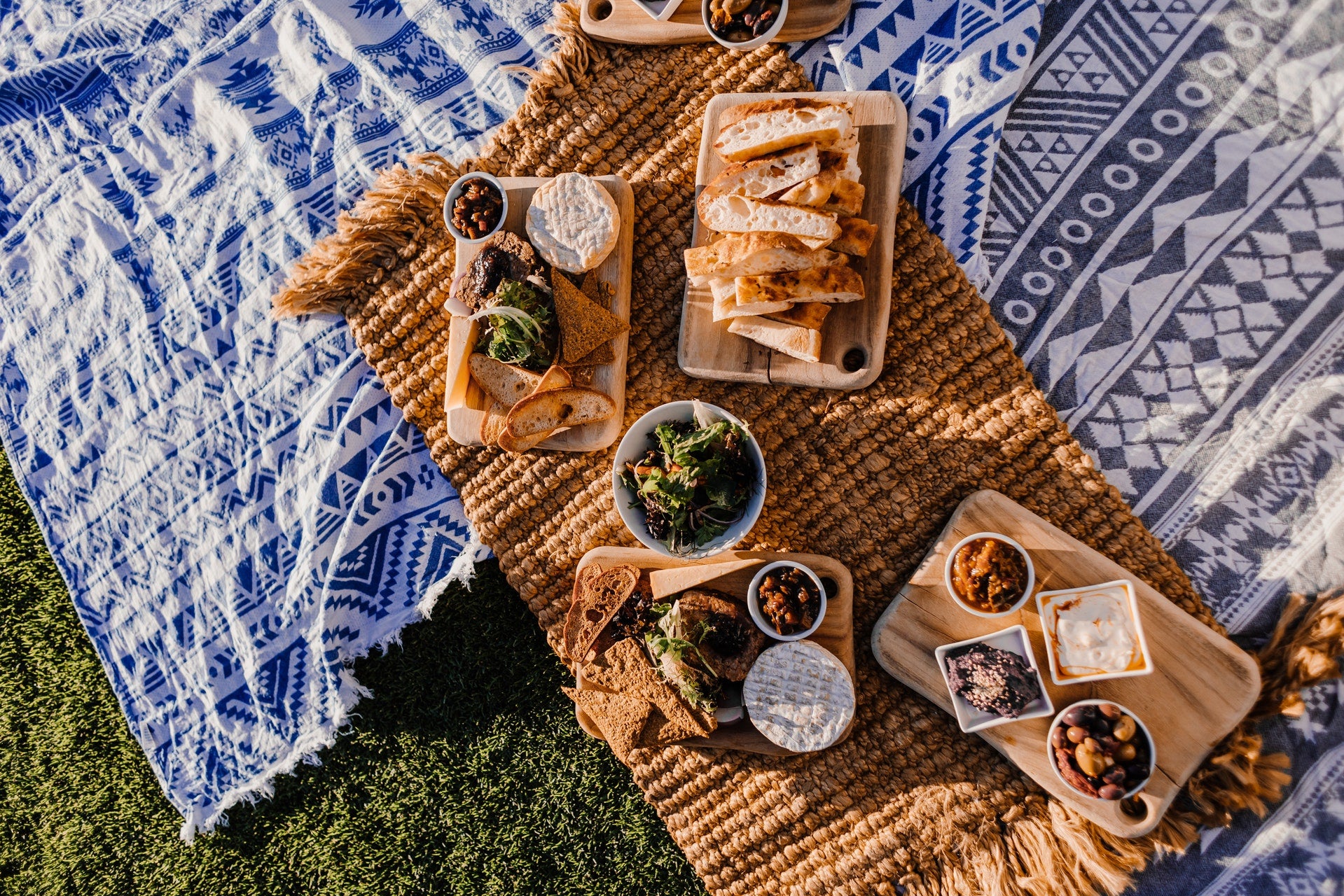 8 Tips for Hosting the Perfect Picnic - Pexel Image