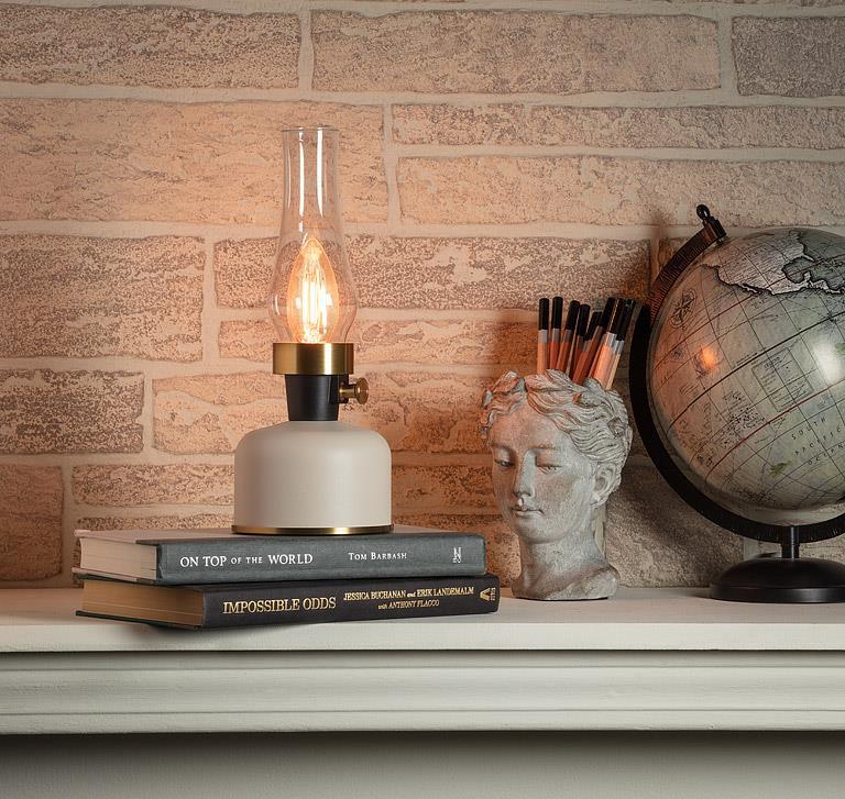 Lantern LED Lamp with Chimney