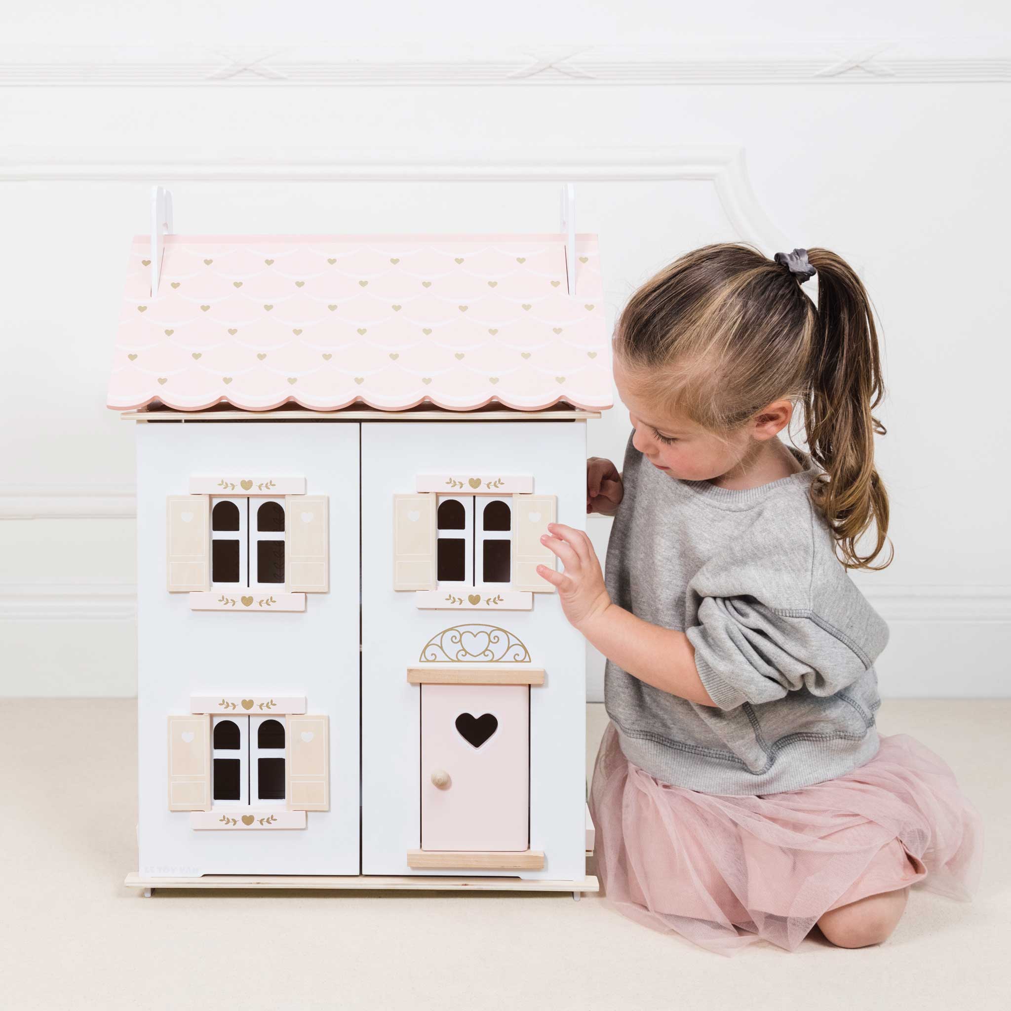 Doll Houses & Accessories