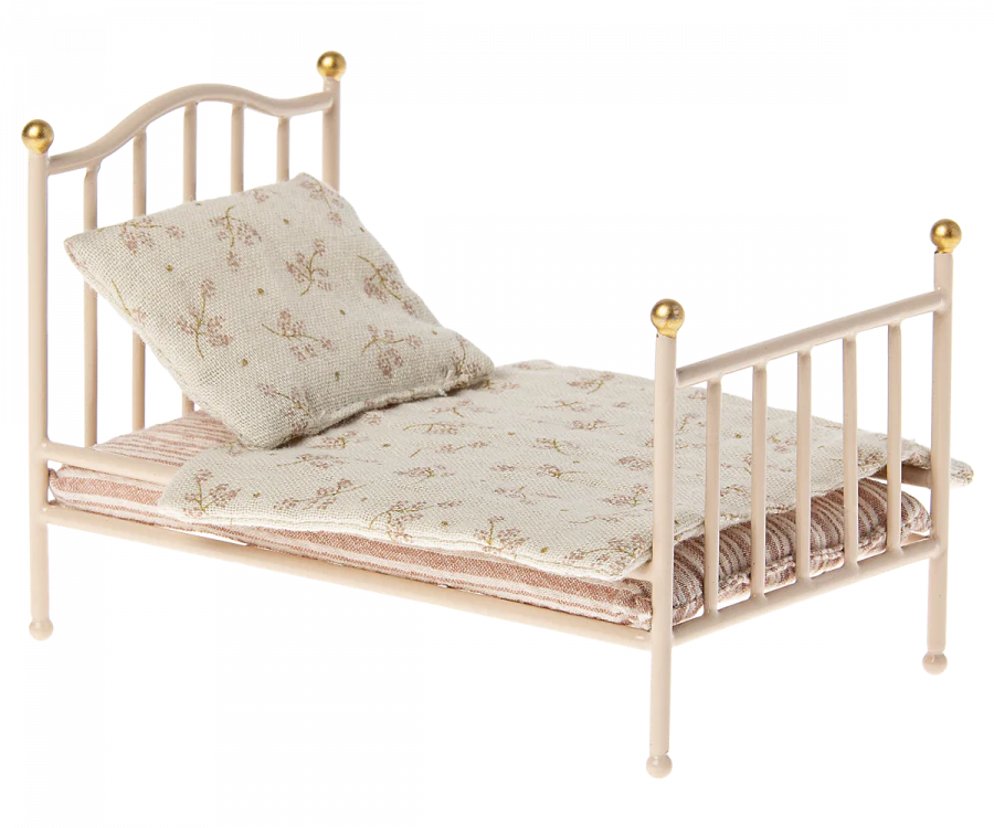 Vintage Mouse Bed Off White