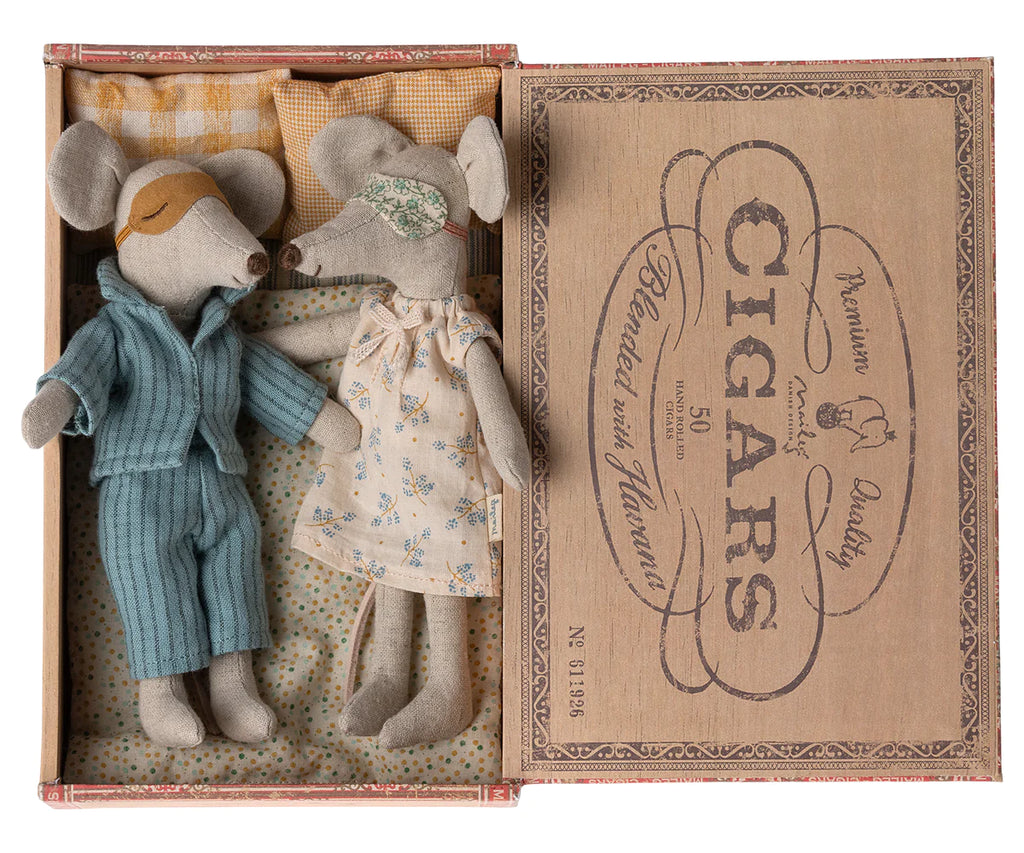 Mum & Dad in Cigar Box