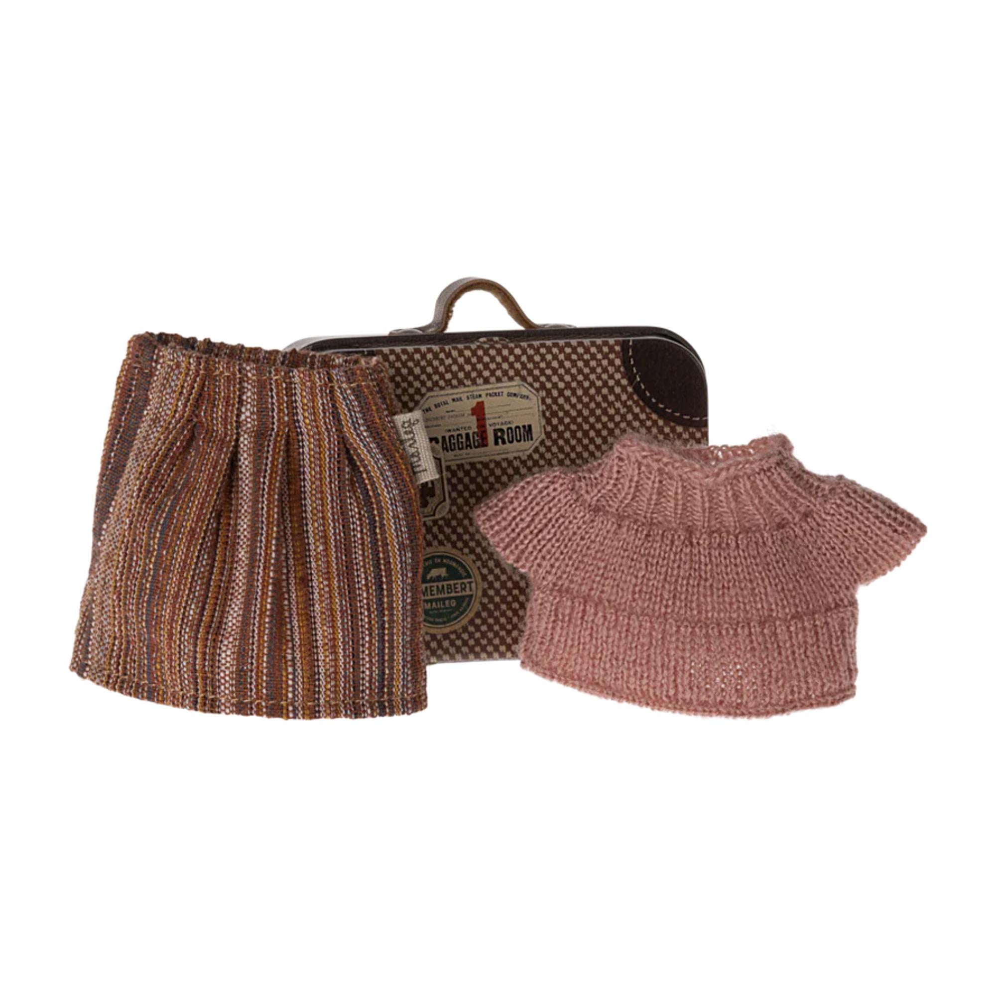 Maileg - Knitted Blouse & Skirt in Suitcase, Mouse - Grandma