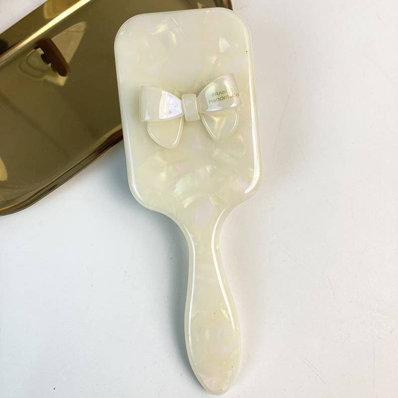 Pearl Bow Square Brush