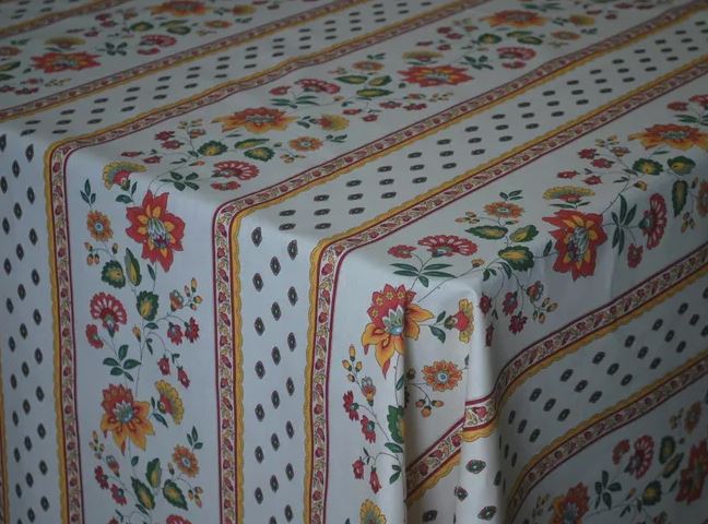 Le Cluny - Tablecloth Fayence Yellow/Cream - Belle De Provence